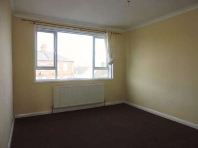  Image of 2 bedroom Flat to rent in Portland Road London SE25 at Portland Road  London, SE25 4QB
