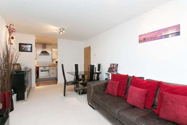  Image of 1 bedroom Apartment for sale in Blackwall Way London E14 at Blackwall Way  London, E14 9GN