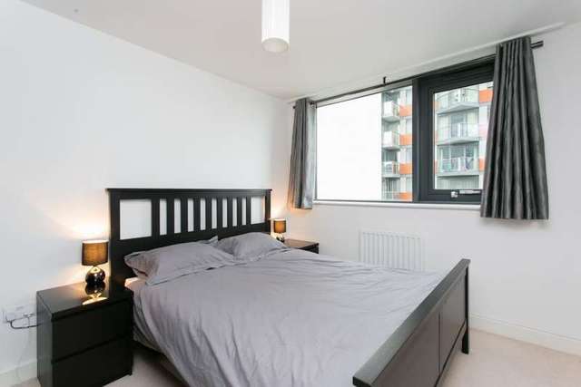  Image of 1 bedroom Apartment for sale in Blackwall Way London E14 at Blackwall Way  London, E14 9GN