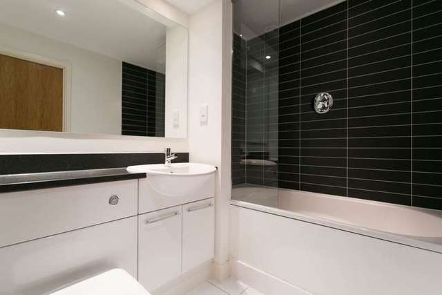  Image of 1 bedroom Apartment for sale in Blackwall Way London E14 at Blackwall Way  London, E14 9GN