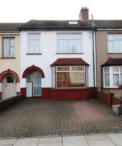  Image of 3 bedroom Property to rent in Queens Avenue Greenford UB6 at Queens Avenue  Greenford, UB6 9BU
