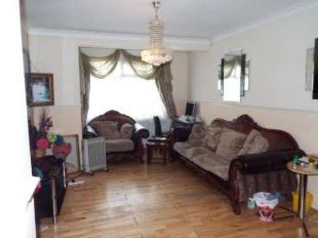  Image of 3 bedroom Terraced house for sale in Edmund Road Rainham RM13 at Rainham  South Hornchurch, RM13 8LX