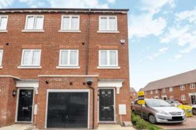  Image of 3 bedroom Detached house for sale in Cookham Dene Close Chislehurst BR7 at Chislehurst  Chislehurst, BR7 5FL
