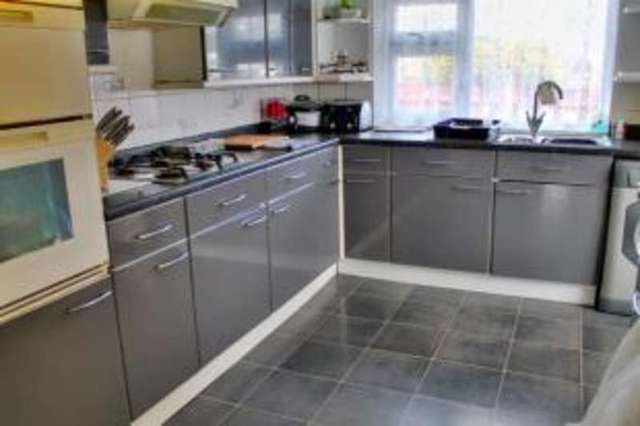  Image of 3 bedroom Bungalow for sale in Purleigh Road Rayleigh SS6 at Rayleigh Essex Rayleigh, SS6 9AW