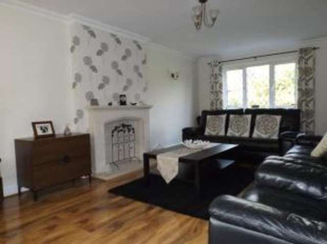  Image of 4 bedroom Detached house for sale in Warwick Road Rayleigh SS6 at Rayleigh Essex Rayleigh, SS6 8UJ