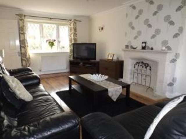  Image of 4 bedroom Detached house for sale in Warwick Road Rayleigh SS6 at Rayleigh Essex Rayleigh, SS6 8UJ