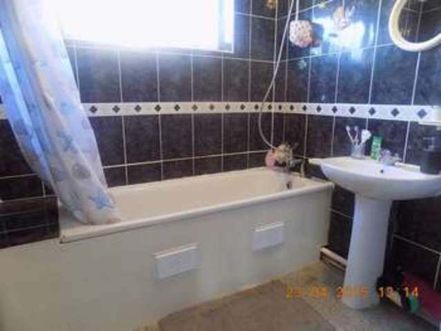  Image of Property to rent in Rochfords Gardens Slough SL2 at Rochfords Gardens  Slough, SL2 5XF