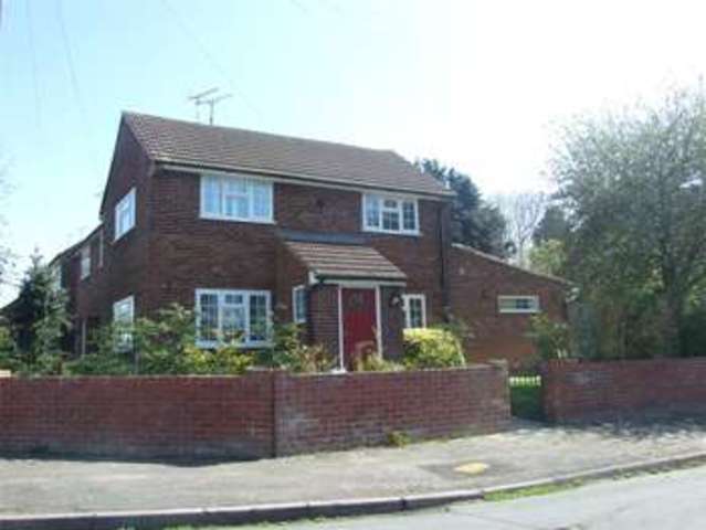  Image of 3 bedroom Detached house to rent in Rosedale Crescent Earley Reading RG6 at Earley Reading Woodley, RG6 1AS