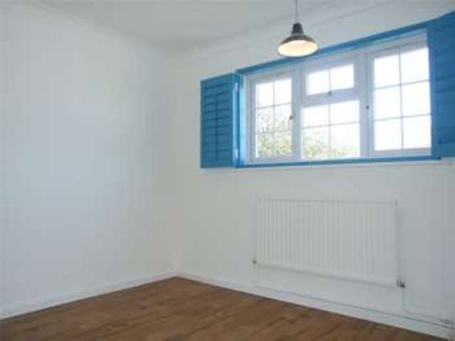  Image of 3 bedroom Detached house to rent in Rosedale Crescent Earley Reading RG6 at Earley Reading Woodley, RG6 1AS