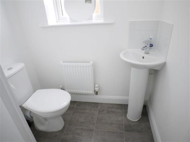  Image of 4 bedroom Detached house for sale in Round Hill Road Pudsey LS28 at Pudsey  , LS28 8BJ