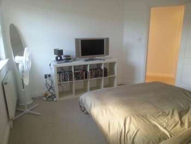  Image of 2 bedroom Flat to rent in Rowley Road St. Marychurch Torquay TQ1 at Rowley Road  Torquay, TQ1 4PW