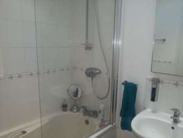  Image of 2 bedroom Flat to rent in Rowley Road St. Marychurch Torquay TQ1 at Rowley Road  Torquay, TQ1 4PW