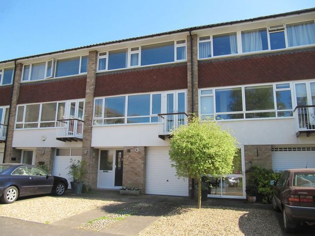  Image of 3 bedroom Terraced house to rent in Rookery Court Marlow SL7 at Rookery Court  Marlow, SL7 3HR