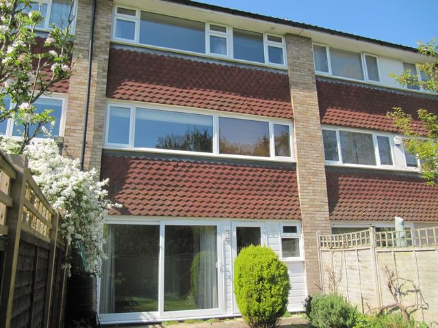  Image of 3 bedroom Terraced house to rent in Rookery Court Marlow SL7 at Rookery Court  Marlow, SL7 3HR
