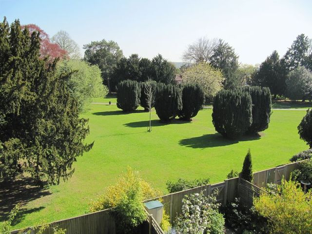  Image of 3 bedroom Terraced house to rent in Rookery Court Marlow SL7 at Rookery Court  Marlow, SL7 3HR