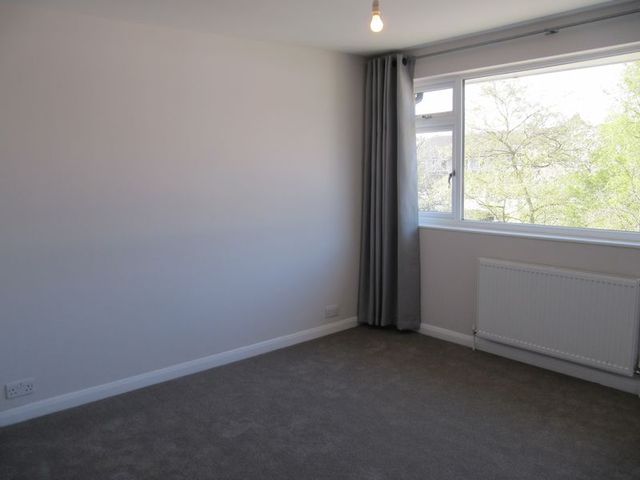  Image of 3 bedroom Terraced house to rent in Rookery Court Marlow SL7 at Rookery Court  Marlow, SL7 3HR