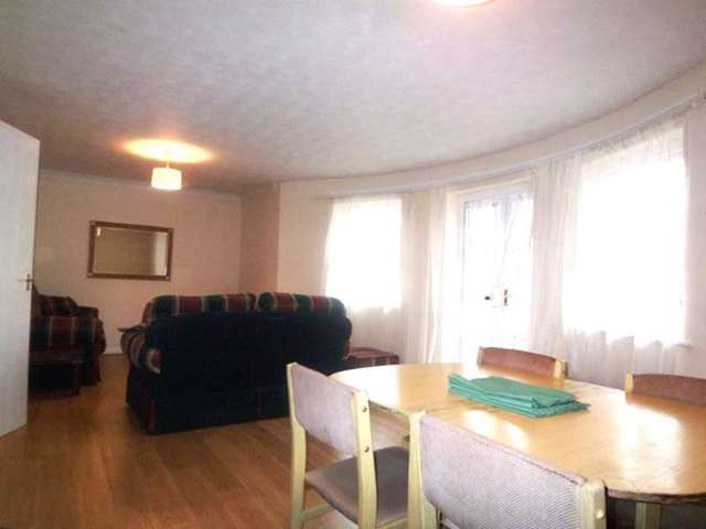  Image of 2 bedroom Flat to rent in Saunders Ness Road London E14 at Docklands  London, E14 3EB