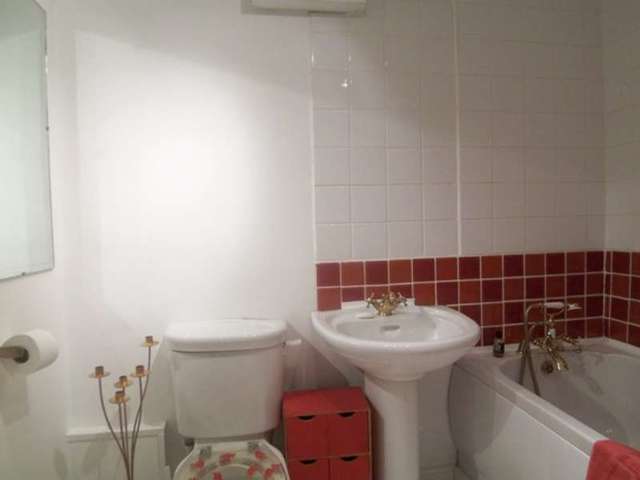  Image of 2 bedroom Flat to rent in Saunders Ness Road London E14 at Docklands  London, E14 3EB
