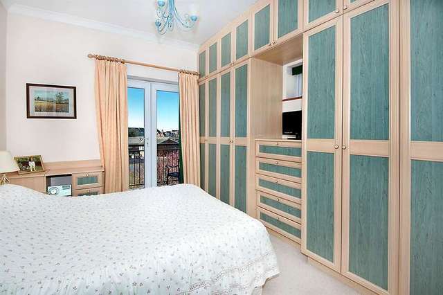  Image of 2 bedroom Flat for sale in Sea Road Westgate-on-Sea CT8 at Sea Road  Westgate-on-Sea, CT8 8TX