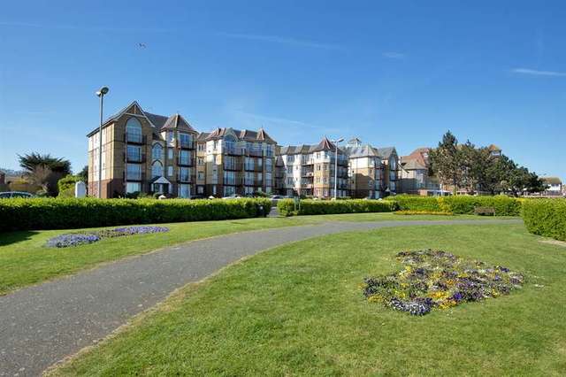  Image of 2 bedroom Flat for sale in Sea Road Westgate-on-Sea CT8 at Sea Road  Westgate-on-Sea, CT8 8TX