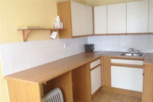  Image of 1 bedroom Flat to rent in New Road Brixham TQ5 at Brixham, TQ5 8NJ
