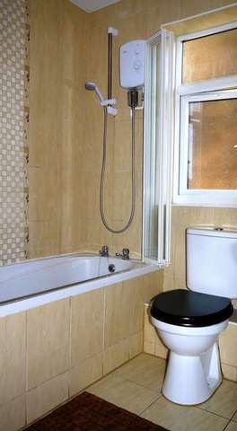  Image of 1 bedroom Flat for sale in Shirley Road Shirley Southampton SO15 at Shirley Road Shirley Southampton, SO15 3FH