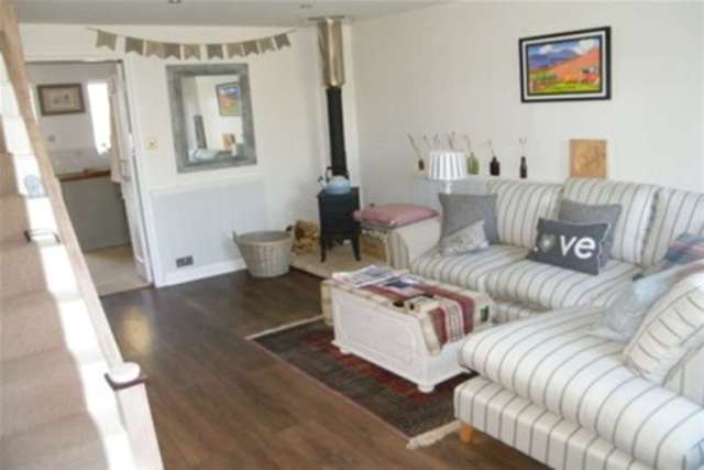  Image of 2 bedroom Property to rent in Short Hedges Close Northleach Cheltenham GL54 at Cheltenham, GL54 3PD