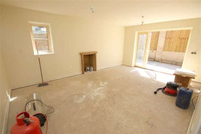  Image of 4 bedroom Detached house for sale in Woodview Faringdon SN7 at Lechlade Road  Faringdon, SN7 8EL