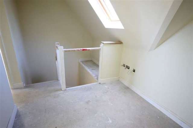  Image of 4 bedroom Detached house for sale in Woodview Faringdon SN7 at Lechlade Road  Faringdon, SN7 8EL