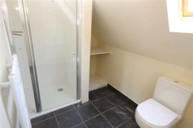  Image of 4 bedroom Detached house for sale in Woodview Faringdon SN7 at Lechlade Road  Faringdon, SN7 8EL