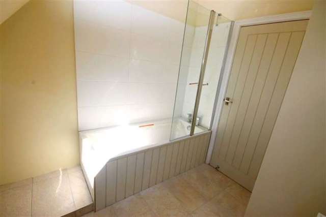  Image of 4 bedroom Detached house for sale in Woodview Faringdon SN7 at Lechlade Road  Faringdon, SN7 8EL