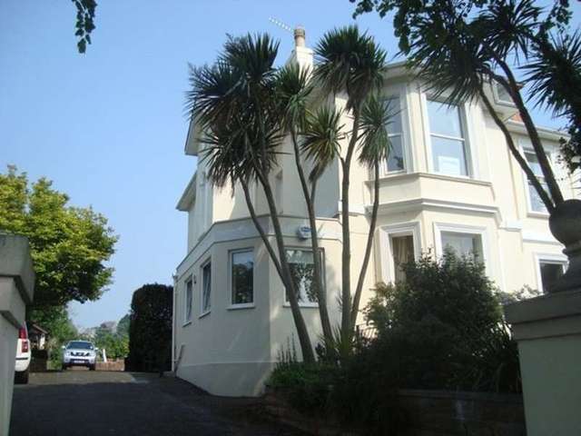  Image of 1 bedroom Flat to rent in Solsbro Road Torquay TQ2 at Solsbro Road TORQUAY Devon, TQ2 6PF