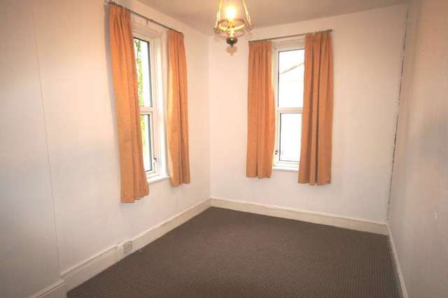  Image of 1 bedroom Flat to rent in Solsbro Road Torquay TQ2 at Solsbro Road TORQUAY Devon, TQ2 6PF