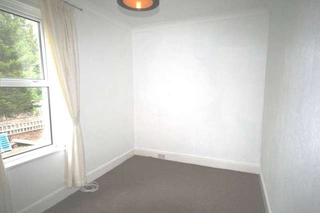  Image of 1 bedroom Flat to rent in Solsbro Road Torquay TQ2 at Solsbro Road TORQUAY Devon, TQ2 6PF