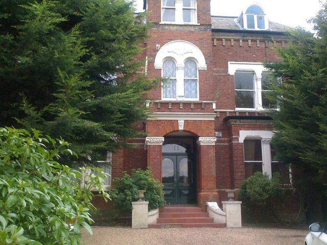  Image of 2 bedroom Flat to rent in Birdhurst Road South Croydon CR2 at Birdhurst Road  South Croydon, CR2 7EF