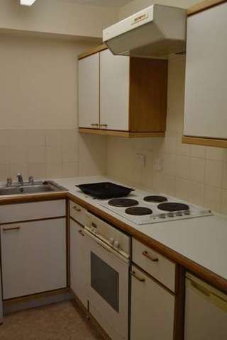  Image of 2 bedroom Flat to rent in South Parade Southsea PO5 at South Parade  Southsea, PO5 2JF