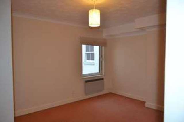  Image of 2 bedroom Flat to rent in South Parade Southsea PO5 at South Parade  Southsea, PO5 2JF