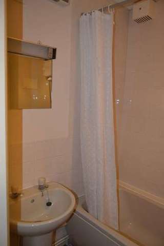  Image of 2 bedroom Flat to rent in South Parade Southsea PO5 at South Parade  Southsea, PO5 2JF