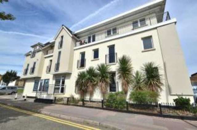  Image of 2 bedroom Flat for sale in Southchurch Avenue Southend-on-Sea SS1 at Southend-on-Sea Essex Southend-on-Sea, SS1 2RR
