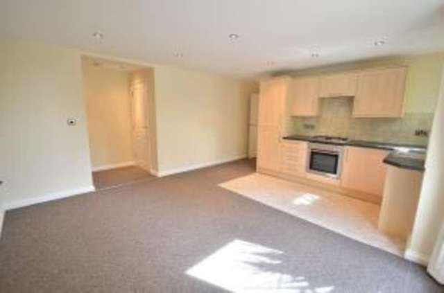  Image of 2 bedroom Flat for sale in Southchurch Avenue Southend-on-Sea SS1 at Southend-on-Sea Essex Southend-on-Sea, SS1 2RR