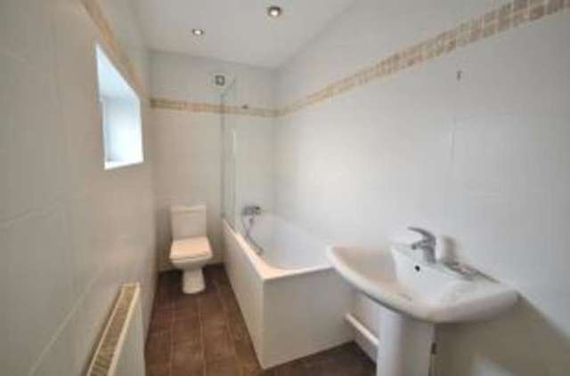  Image of 2 bedroom Flat for sale in Southchurch Avenue Southend-on-Sea SS1 at Southend-on-Sea Essex Southend-on-Sea, SS1 2RR