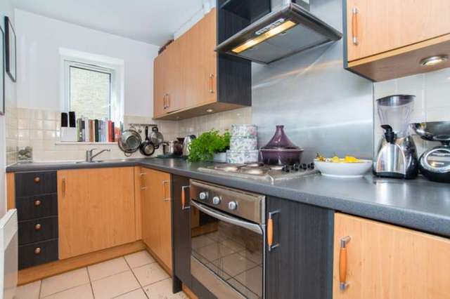  Image of 1 bedroom Flat for sale in St. Davids Square London E14 at Canary Wharf, E14 3WF