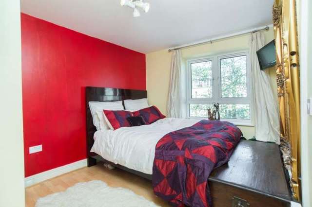  Image of 1 bedroom Flat for sale in St. Davids Square London E14 at Canary Wharf, E14 3WF