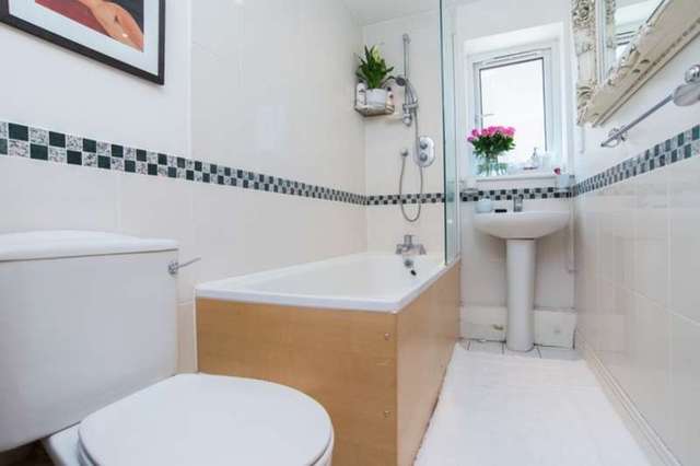  Image of 1 bedroom Flat for sale in St. Davids Square London E14 at Canary Wharf, E14 3WF