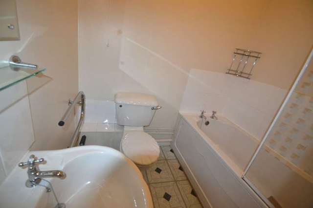  Image of 1 bedroom Flat to rent in St. Peters Way Irthlingborough Wellingborough NN9 at Irthlingborough  Northamptonshire, NN9 5SD