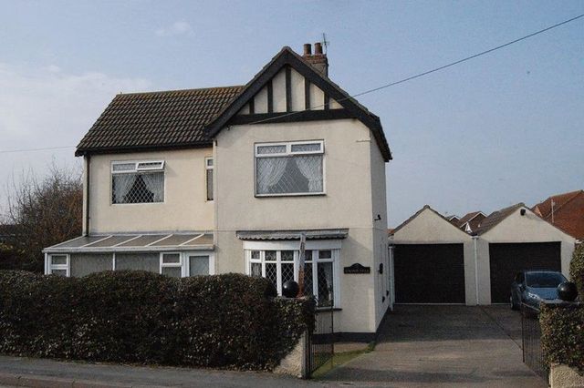  Image of 3 bedroom Detached house for sale in Station Road Ulceby DN39 at Station Road  Ulceby, DN39 6UA