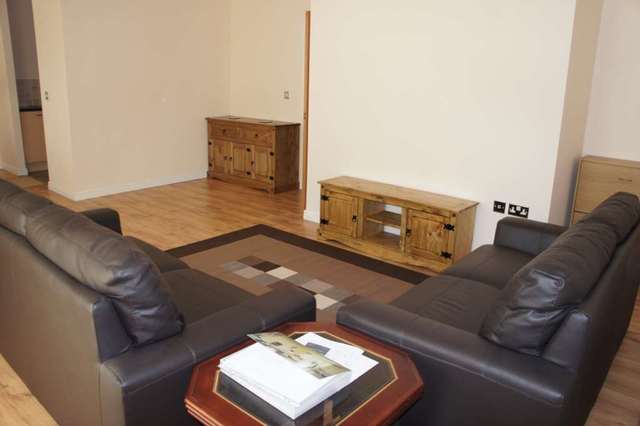  Image of 2 bedroom Apartment to rent in Stone Court Maidenbower Crawley RH10 at Stone Court Worth Crawley, RH10 7RX