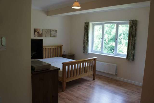  Image of 2 bedroom Apartment to rent in Stone Court Maidenbower Crawley RH10 at Stone Court Worth Crawley, RH10 7RX