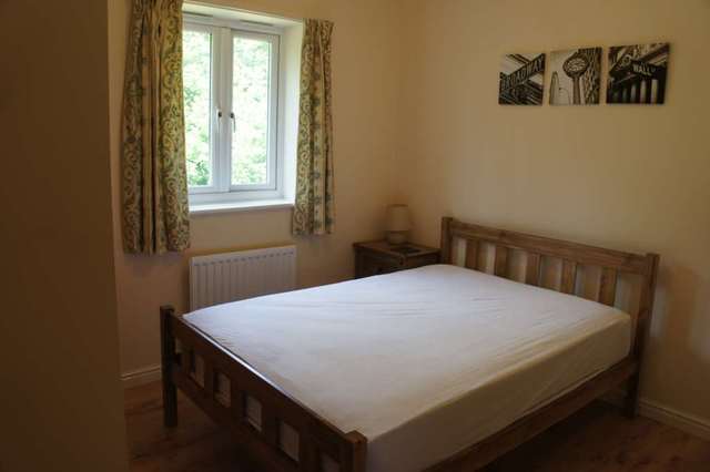  Image of 2 bedroom Apartment to rent in Stone Court Maidenbower Crawley RH10 at Stone Court Worth Crawley, RH10 7RX