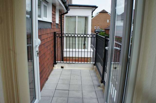  Image of 2 bedroom Apartment to rent in Stone Court Maidenbower Crawley RH10 at Stone Court Worth Crawley, RH10 7RX